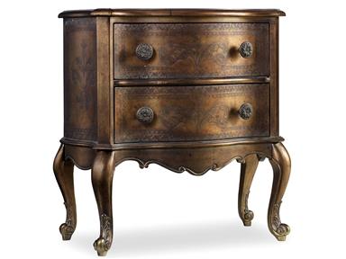 Hooker Furniture Living Room Melange Gianna Chest 638-50066 comes with a feminine pair of cabriole legs but with a masculine Old World design.