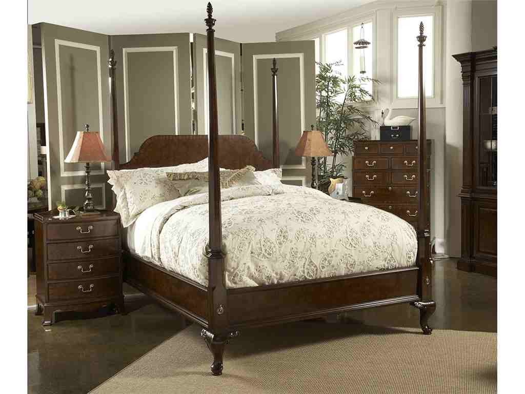 The Fine Furniture Design Bedroom Bridgeport Pencil Post Headboard, Queen 5.0 1020-451 showcases the warmth and coziness of wood. You will surely feel rejuvenated after whiling away time in this lovely four-poster bed.