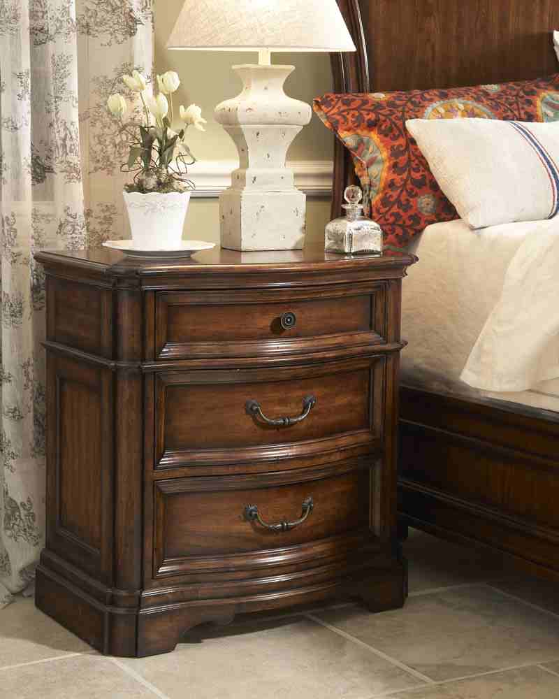 Thomasville Bedroom Manyara Media Hutch 46211-365
