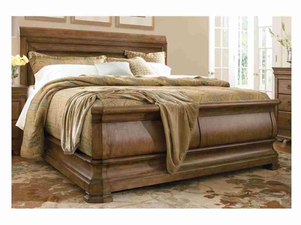  Universal Furniture Bedroom Louie Ps Sleigh Bed 5.0 07175B has delicious neutrals that can blend well with other earthy themes. 