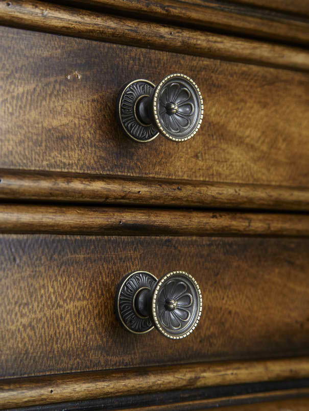 This delicious rustic ensemble is from FFDM's Belvedere Collection.